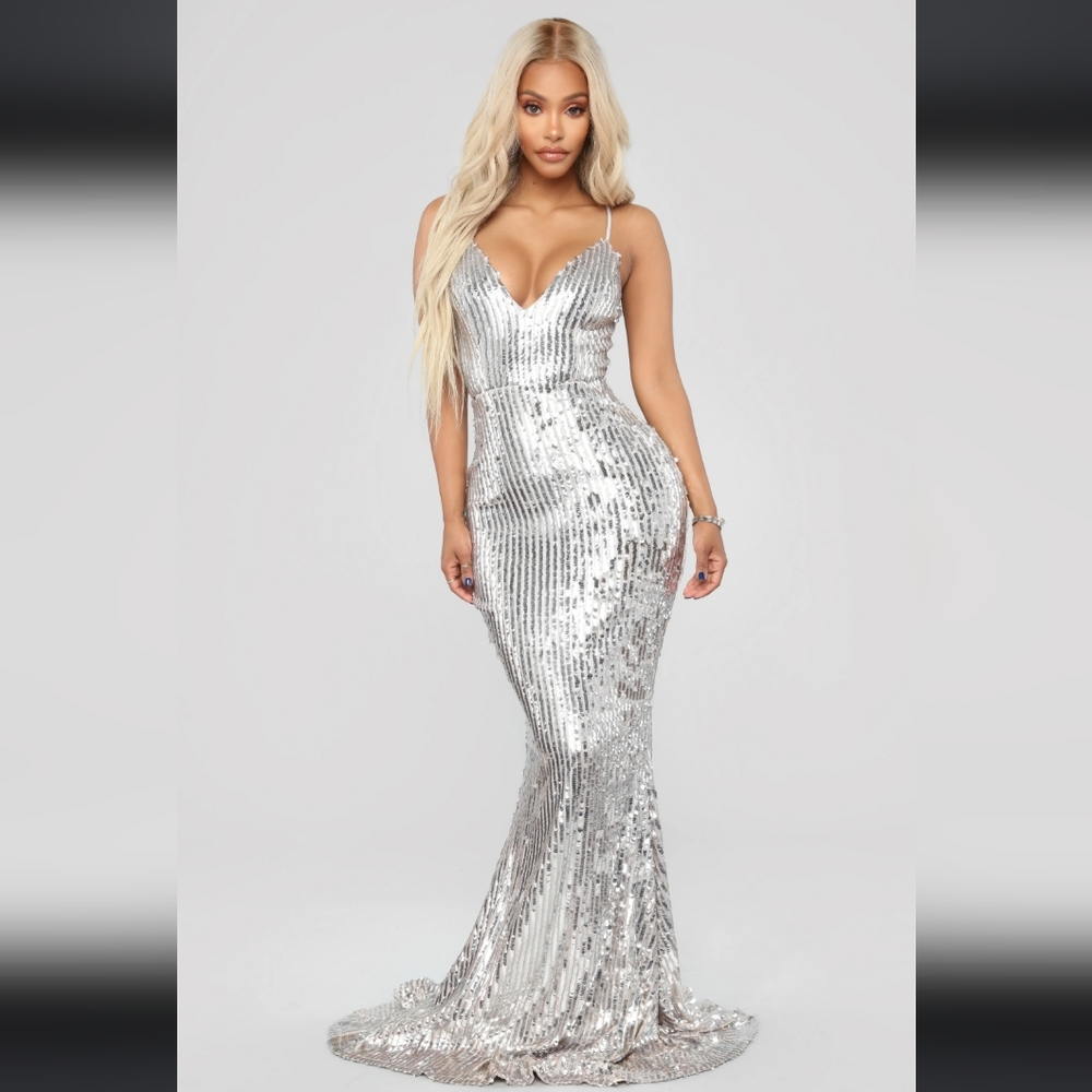 Isla Rosa Sequin Dress - Picture 7 of 8